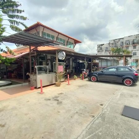 Cozzy Motel Malacca Bagian luar foto