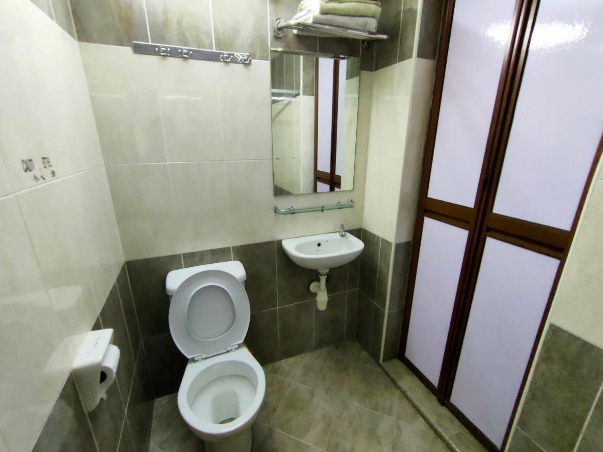 Cozzy Motel Malacca Bagian luar foto