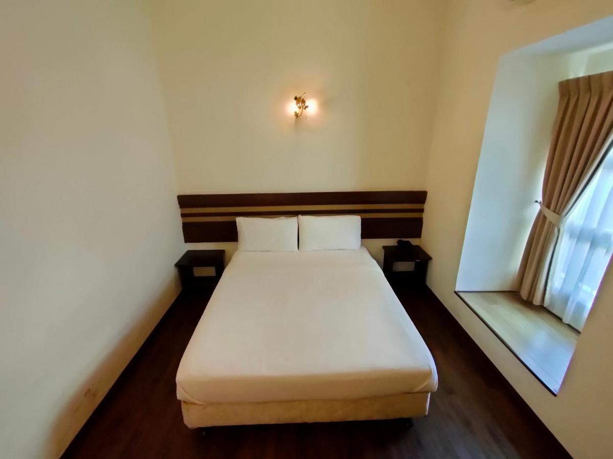 Cozzy Motel Malacca Bagian luar foto