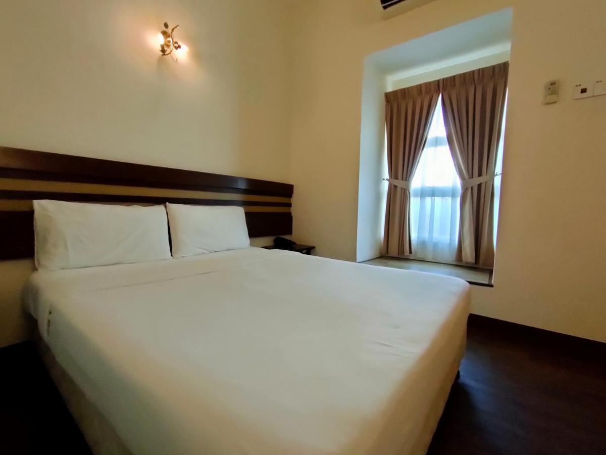 Cozzy Motel Malacca Bagian luar foto
