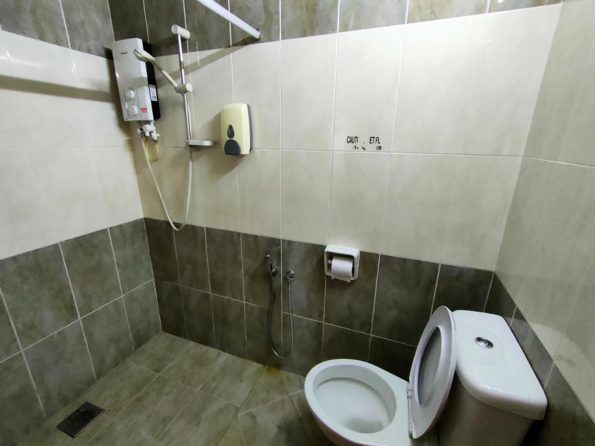 Cozzy Motel Malacca Bagian luar foto