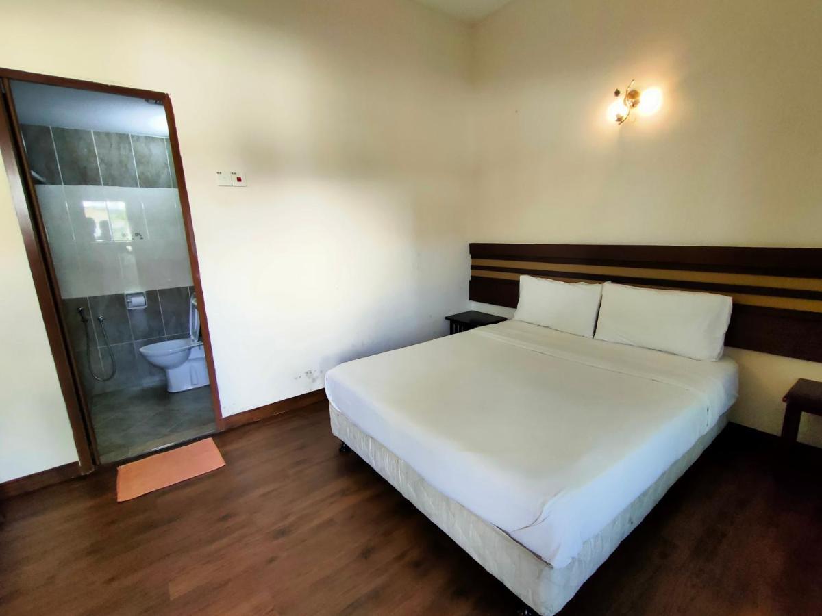 Cozzy Motel Malacca Bagian luar foto