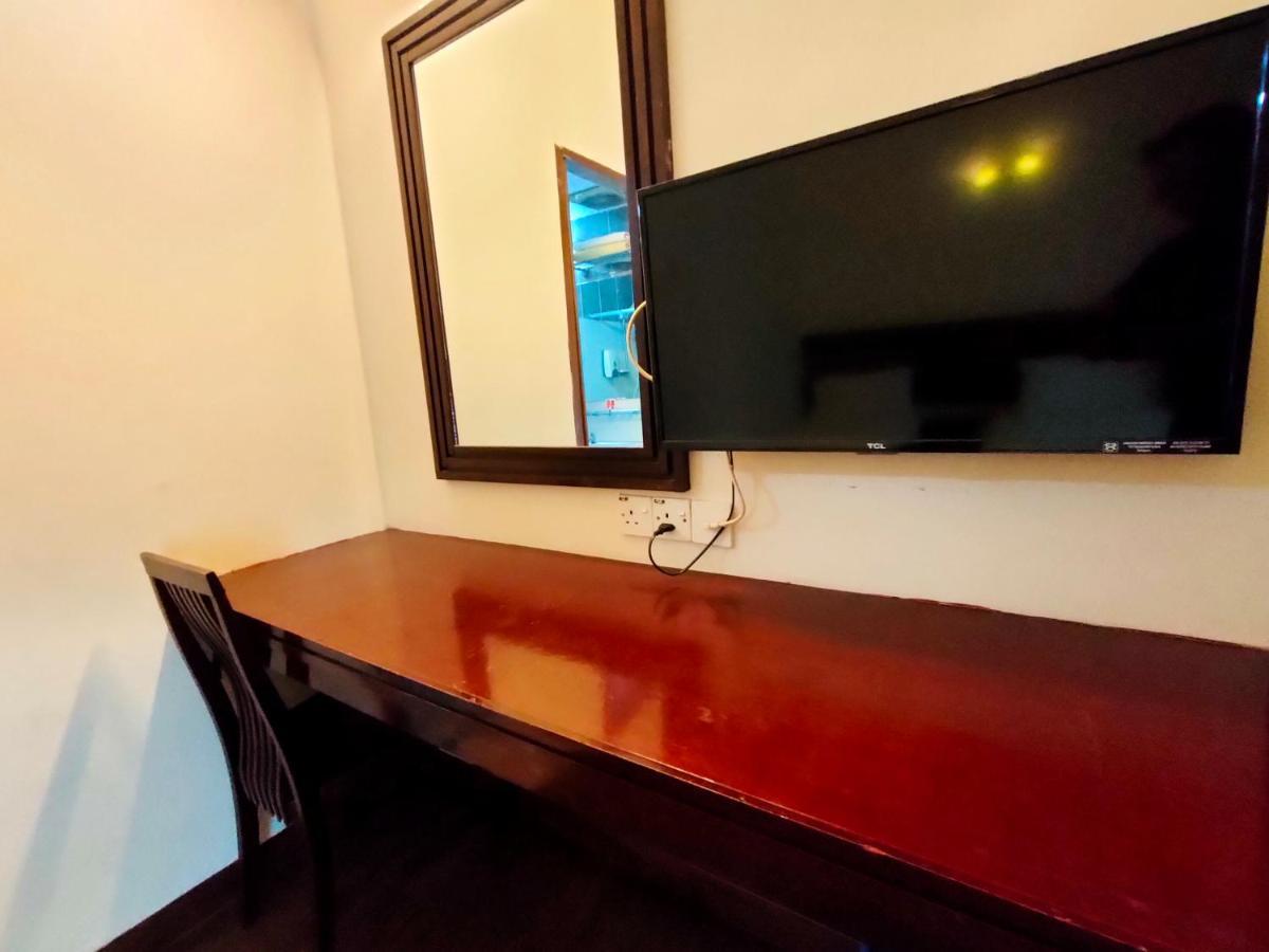 Cozzy Motel Malacca Bagian luar foto