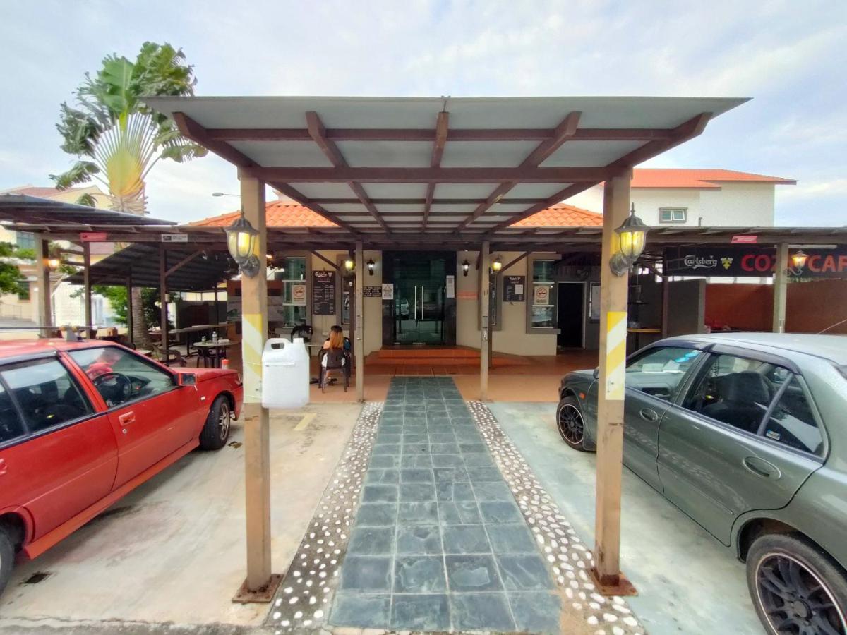 Cozzy Motel Malacca Bagian luar foto