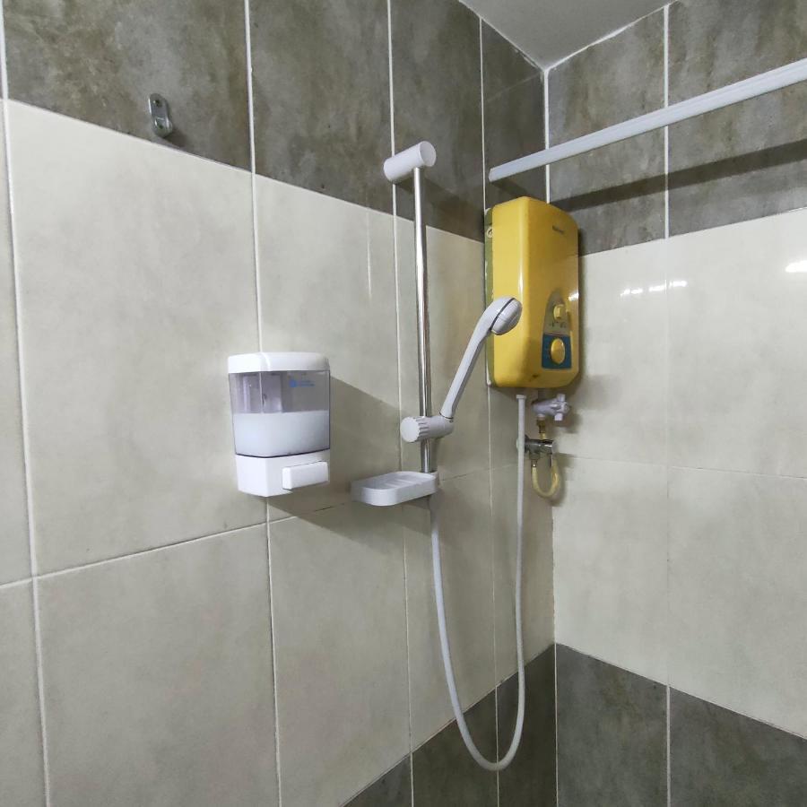 Cozzy Motel Malacca Bagian luar foto