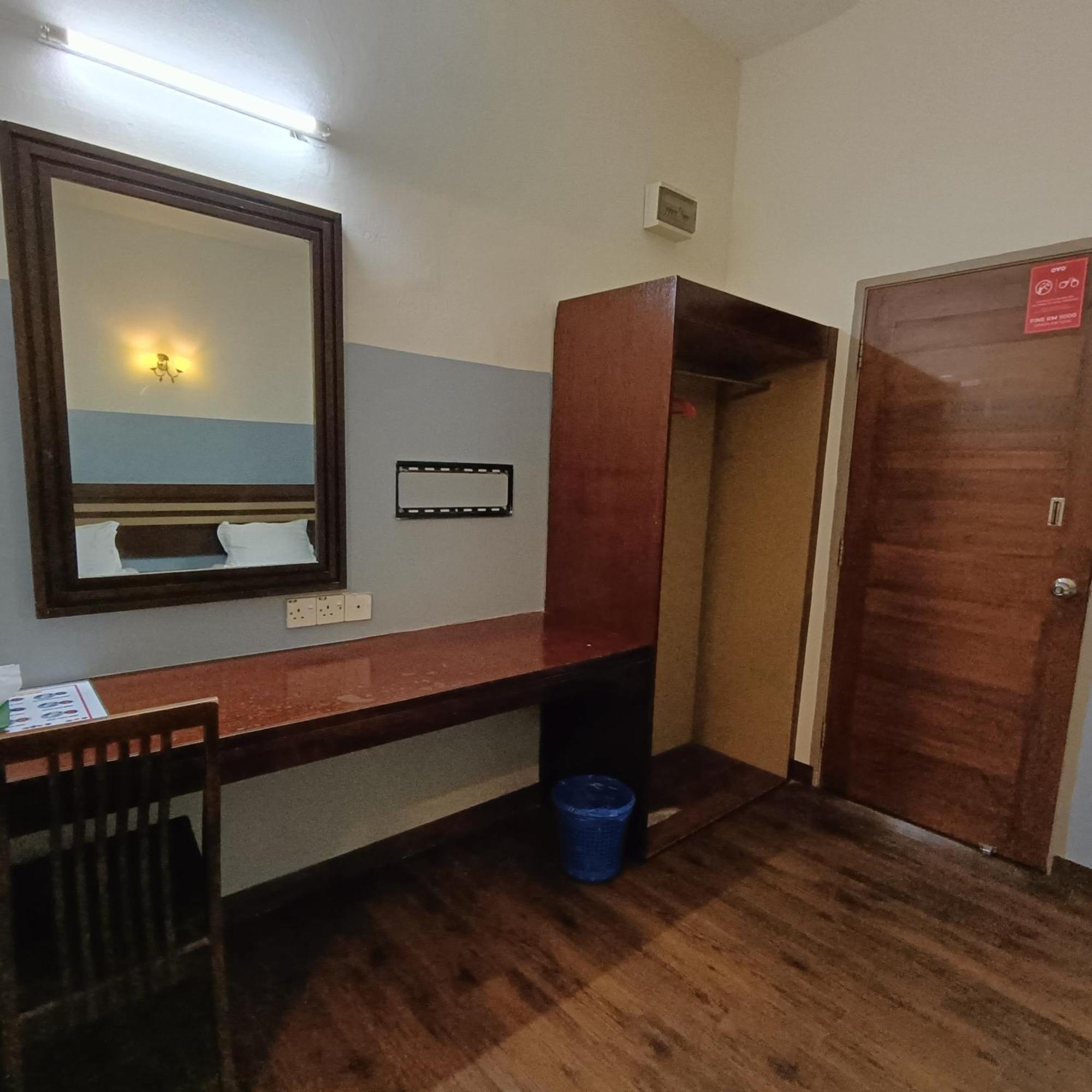 Cozzy Motel Malacca Bagian luar foto