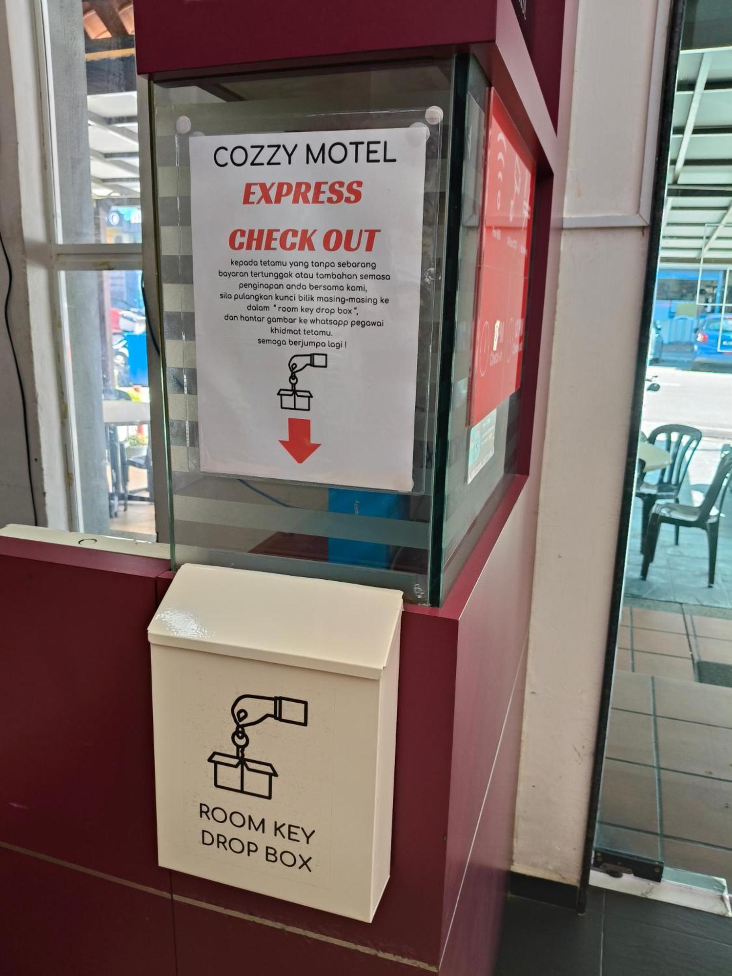 Cozzy Motel Malacca Bagian luar foto
